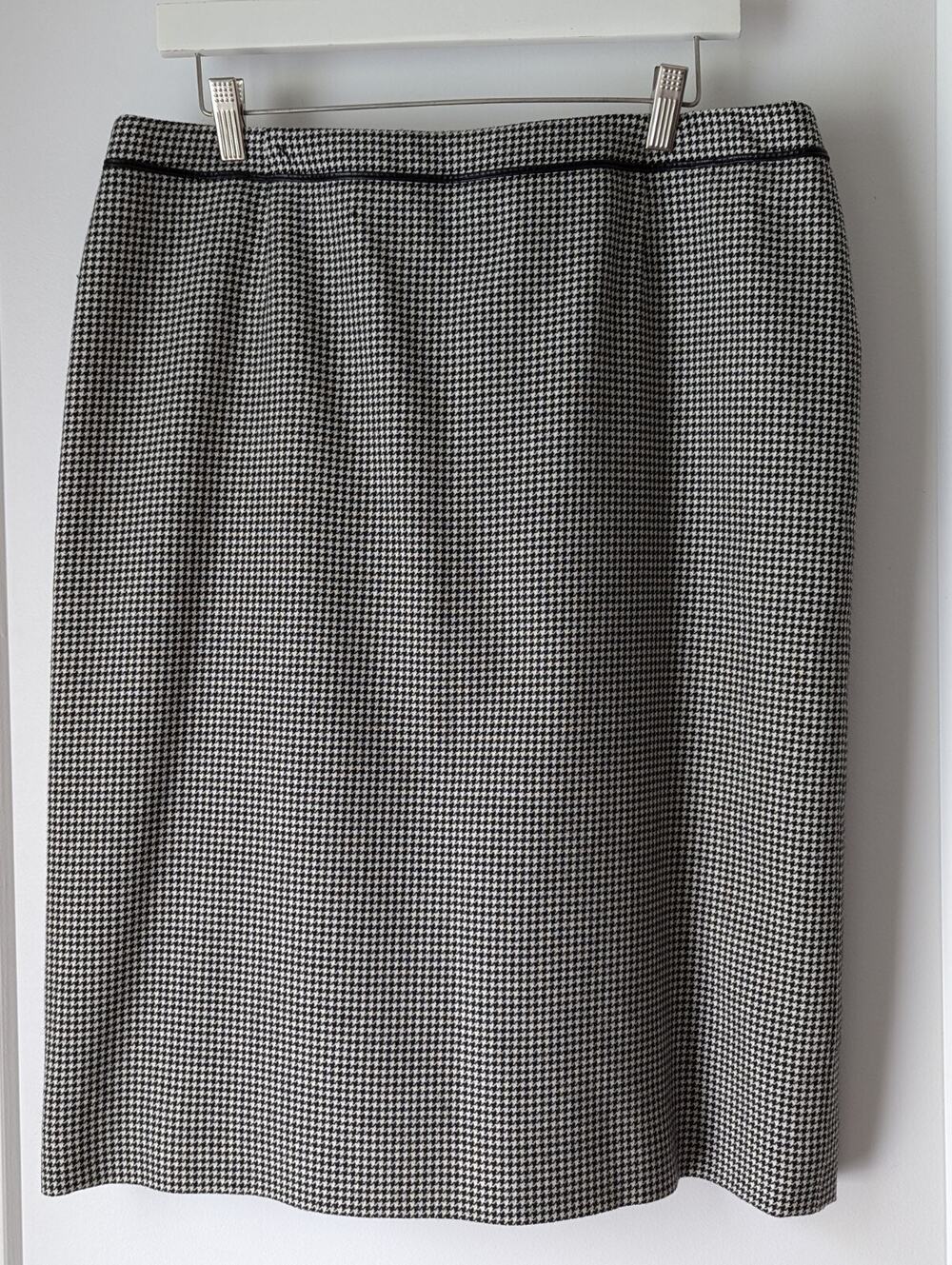 Carlisle Sz14 Skirt Designer Luxury Black Herringbone Wool Lined Career